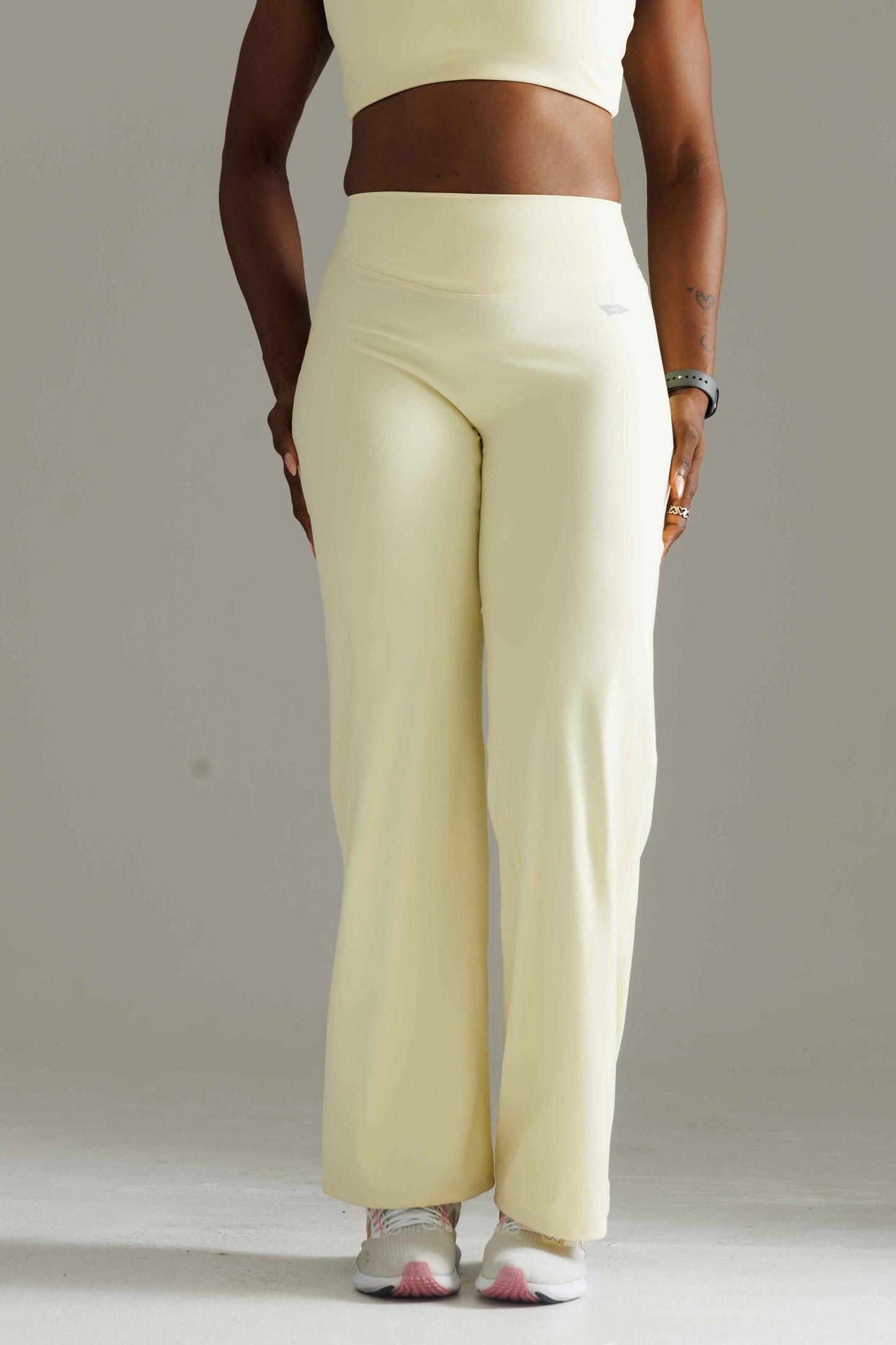 ARIS "MOVE EASY" 3 PIECE WITH STRAIGHT LEGGINGS IN YELLOW